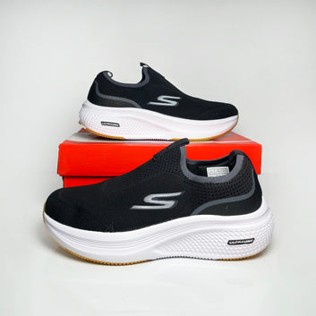 Skechers Premium Vaporfoam Ultra – Featherlight Feel, All-Day Comfort Black