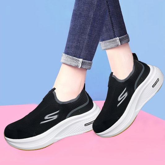 Skechers Premium Vaporfoam Ultra – Featherlight Feel, All-Day Comfort Black